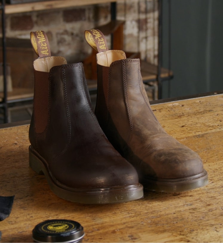 bota CÓMO LIMPIAR TUS DR. MARTENS CON DUBBIN WAX