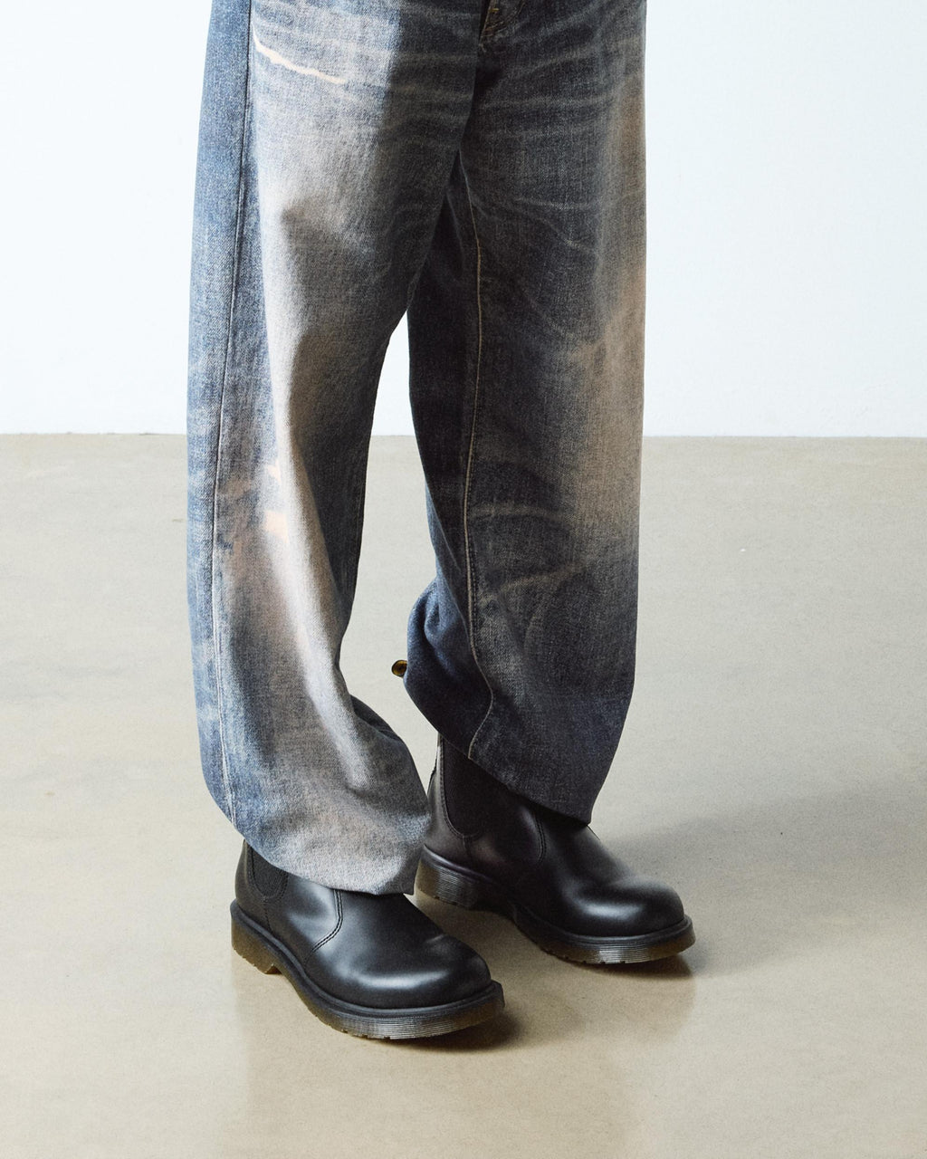 Botas Chelsea 2976 en piel Dr. Martens - vista lateral