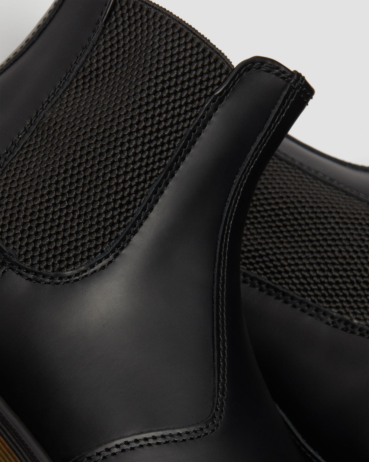 Botas Chelsea 2976 en piel Dr. Martens - vista trasera