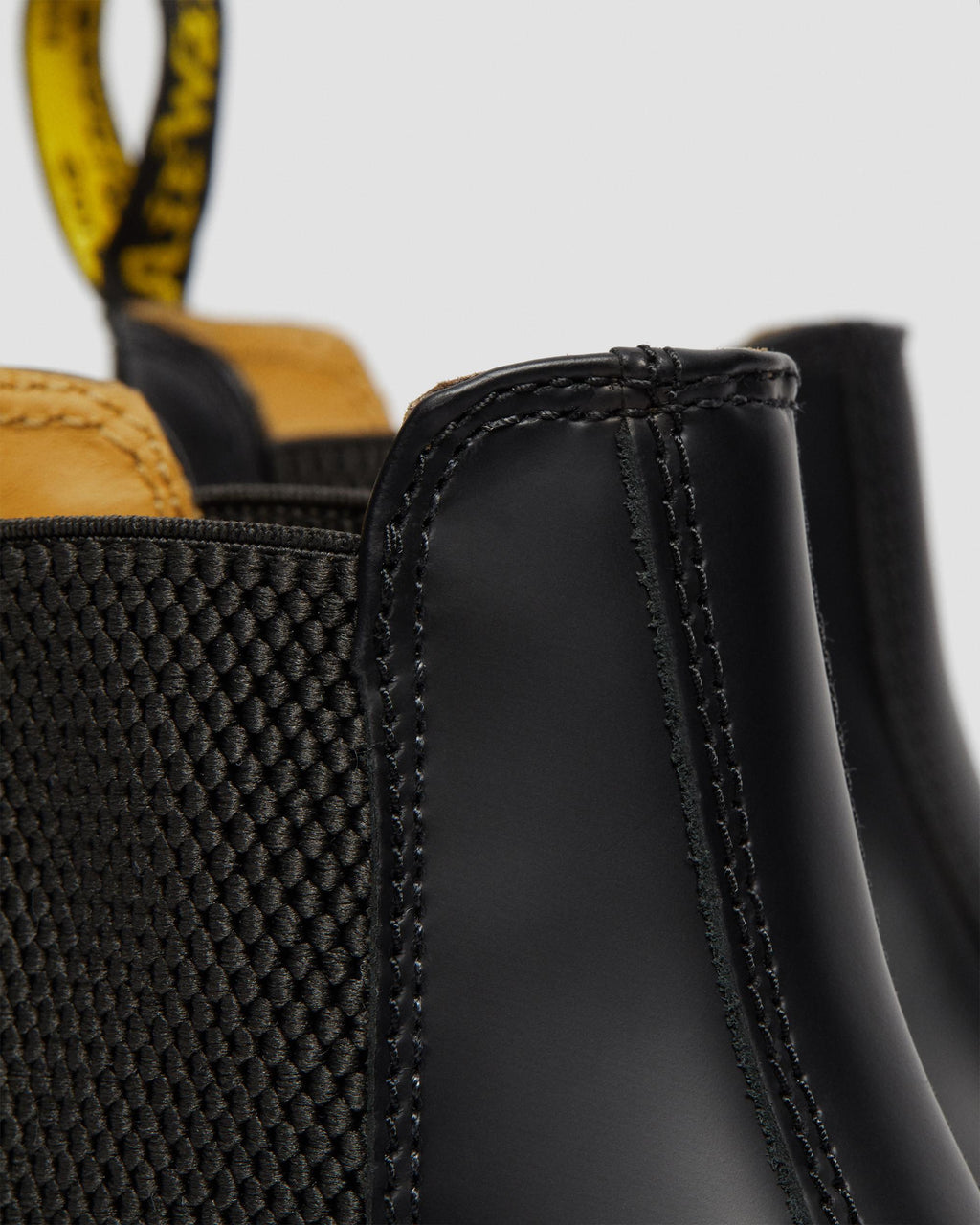 Botas Chelsea 2976 Yellow Stitch de cuero Smooth Dr. Martens - vista trasera
