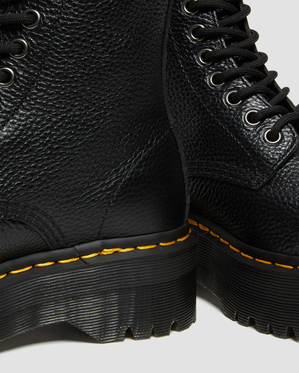 Botas con plataforma Sinclair de cuero Milled Nappa Dr. Martens - vista trasera