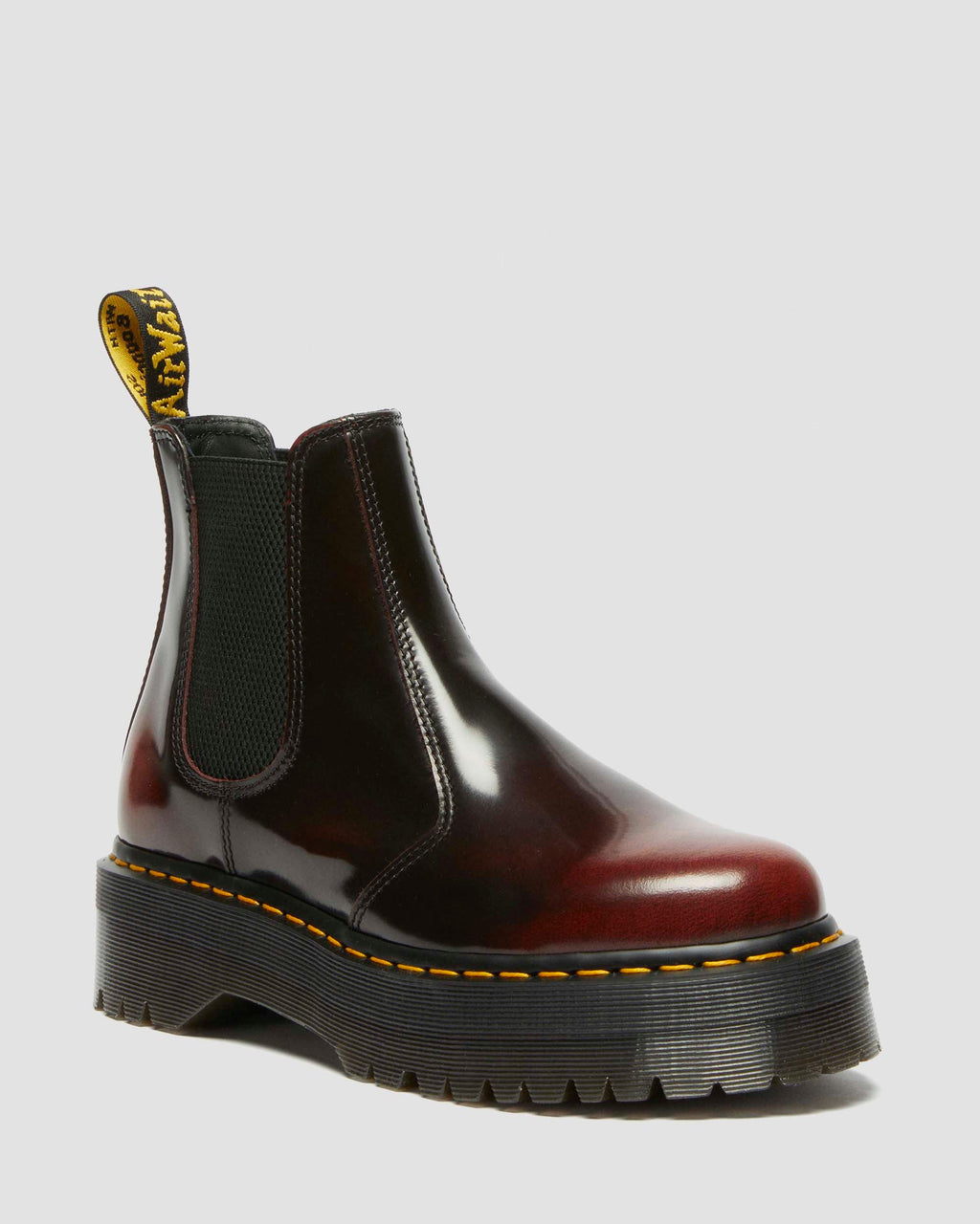 Botas Chelsea 2976 Yellow Stitch de cuero Arcadia Dr. Martens - vista frontal