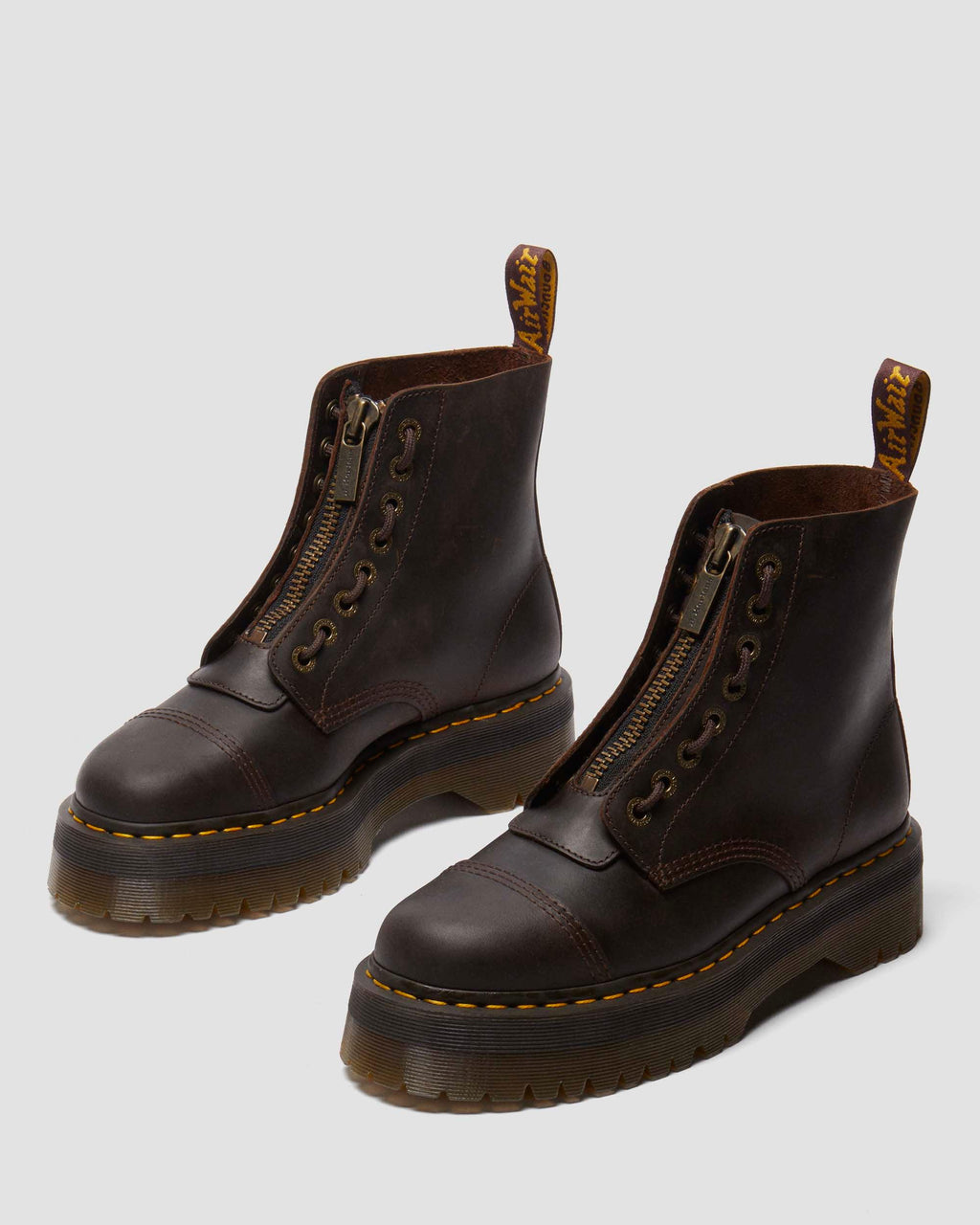 Botas con plataforma Sinclair de cuero Crazy Horse Dr. Martens - vista trasera