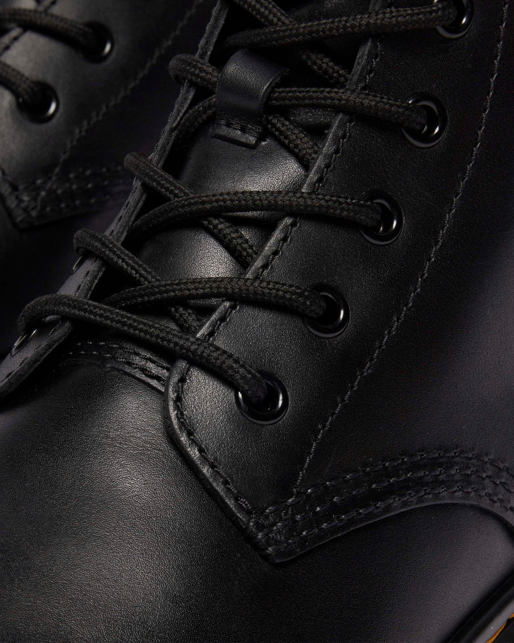 Botí­n Chukka Brookline de cuero blando Dr. Martens - vista trasera