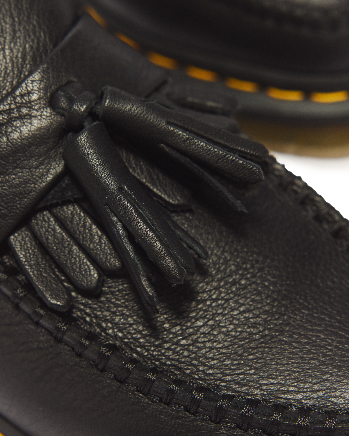 Mocasines Adrian en cuero Virginia con borla Dr. Martens - vista trasera