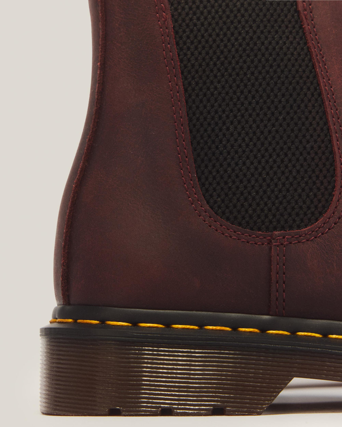 Botas Chelsea 2976 Yellow Stitch de cuero Crazy Horse