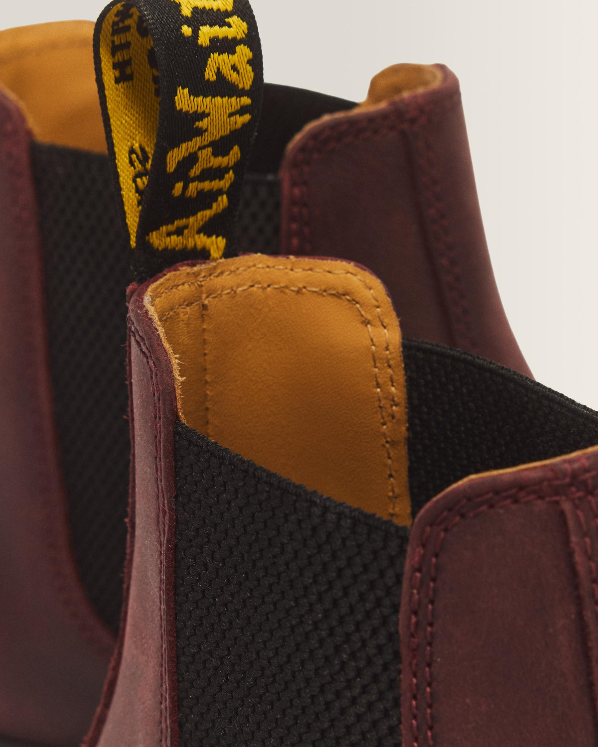 Botas Chelsea 2976 Yellow Stitch de cuero Crazy Horse