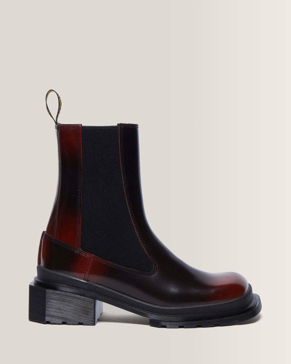 Botas Chelsea Maybole de cuero con puntera cuadrada Dr. Martens - vista frontal