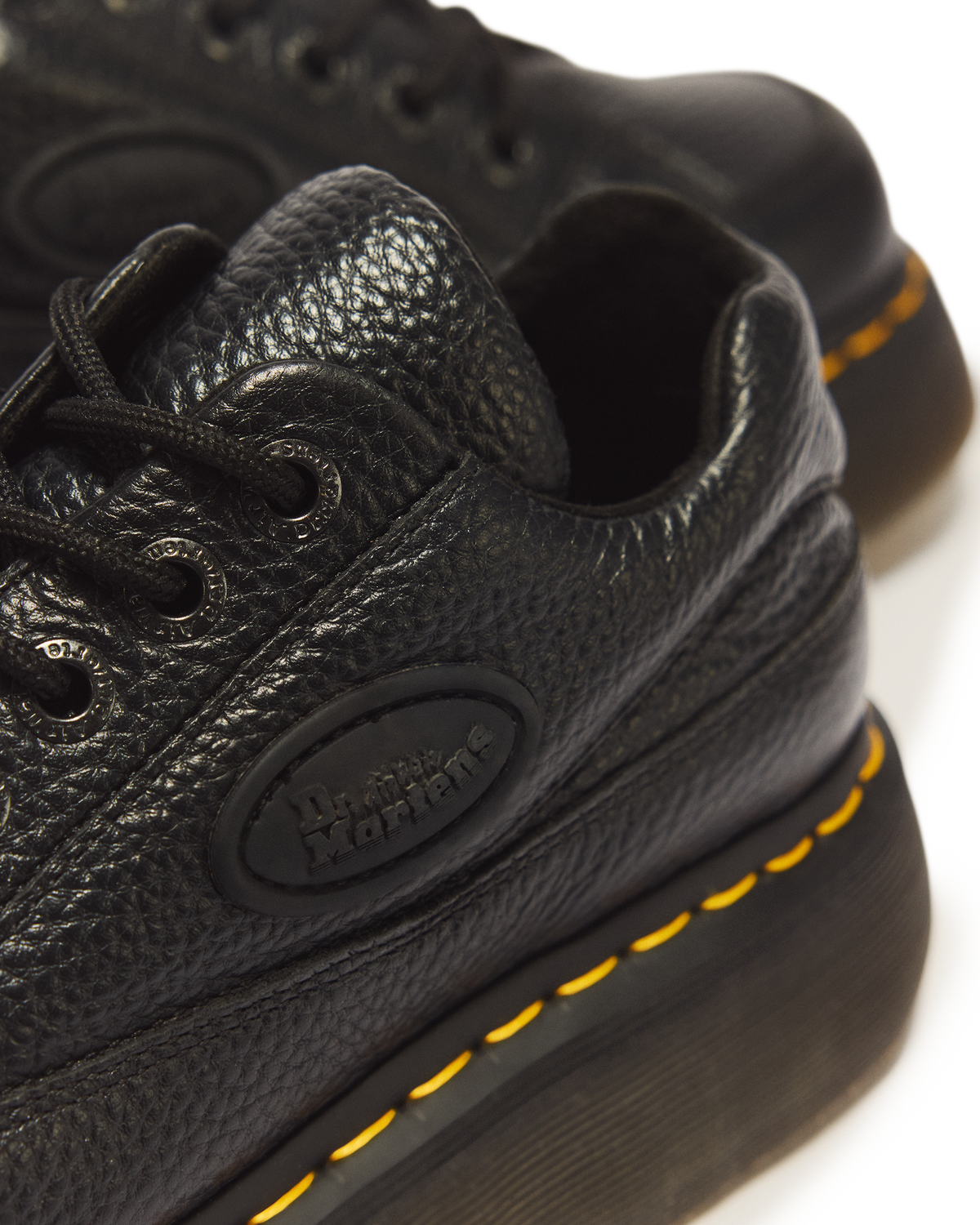 Zapatos Buzz de cuero Milled Nappa con 5 ojales Dr. Martens - vista trasera