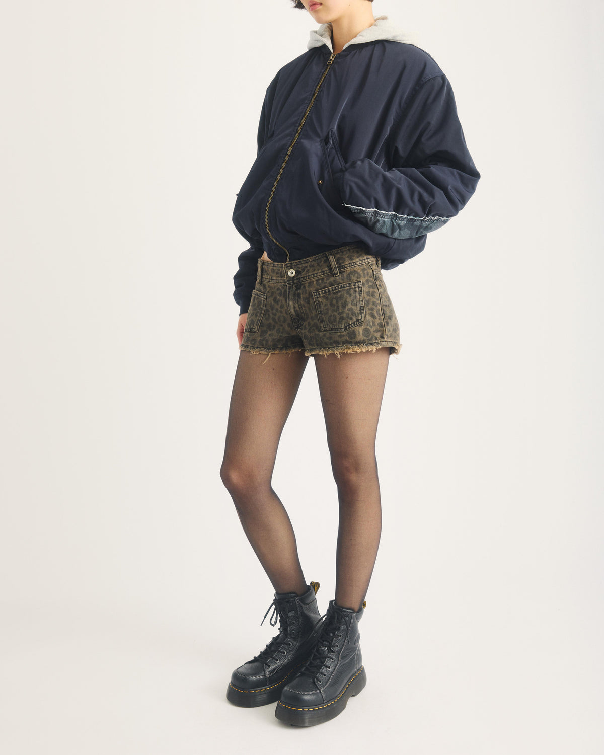 Botas Buzz de 8 ojales de Cuero Milled Nappa Dr. Martens - vista lateral