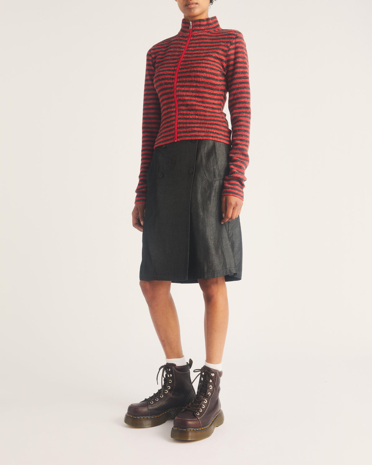 Botas Buzz de 8 ojales de Cuero Grizzly Dr. Martens - vista lateral