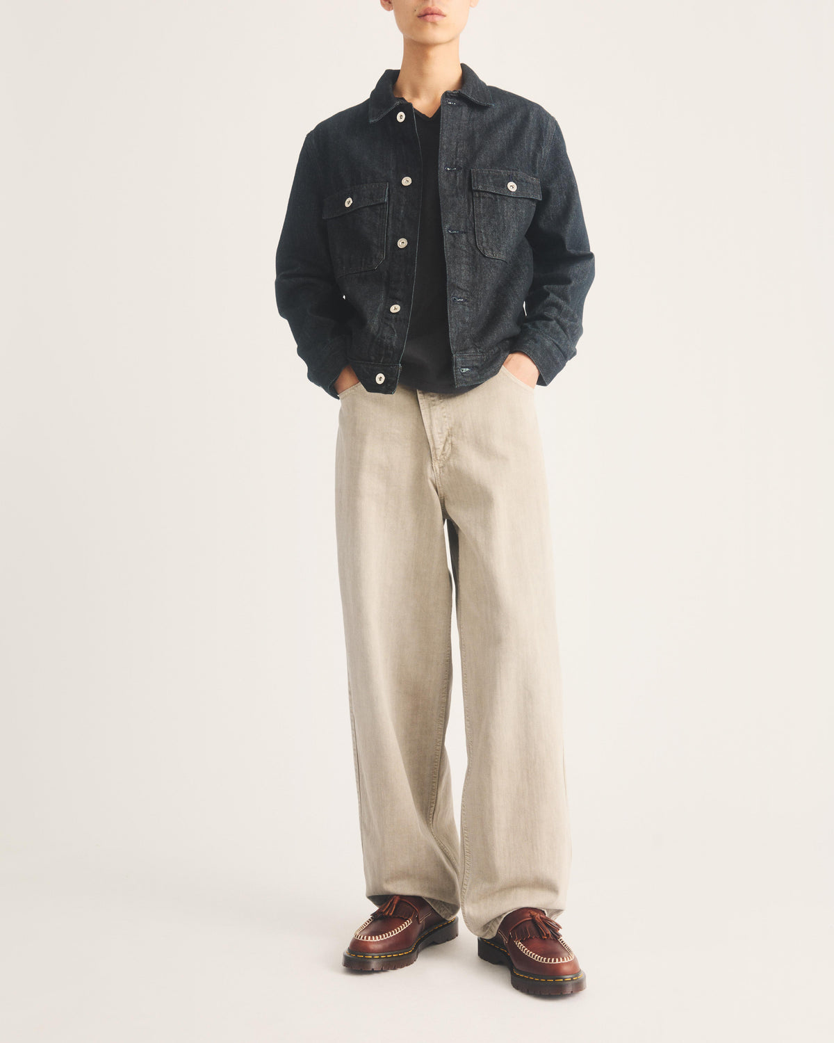 Mocasines Adrian de cuero Orleans con borlas Dr. Martens - vista lateral